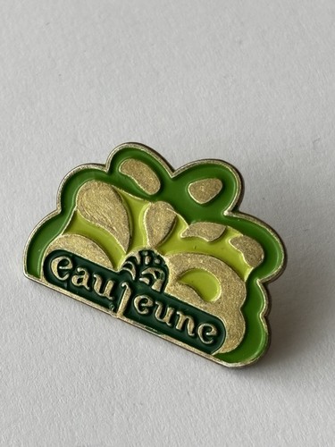 Pin eau jeune parfum - pin’s,