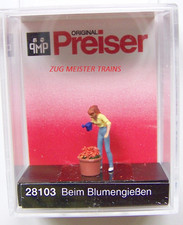 HO scale Preiser # 28103 Woman