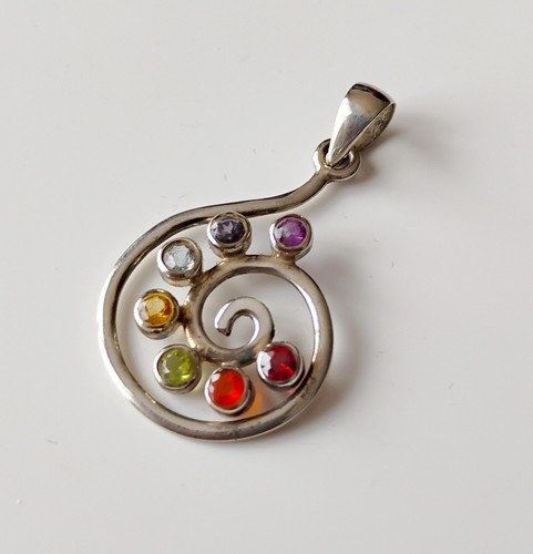 Pendentif pierre fine - en,