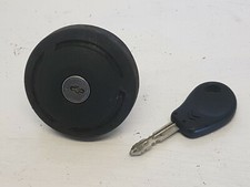 Bouchon réservoir avec une