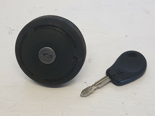 Bouchon réservoir avec - , une