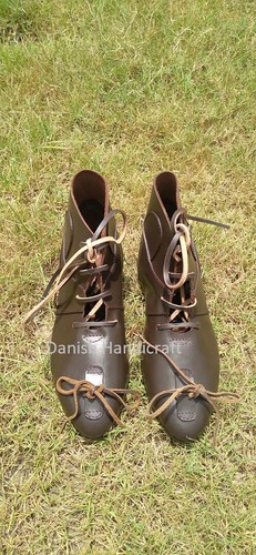 Bottes médiévales faites - , à