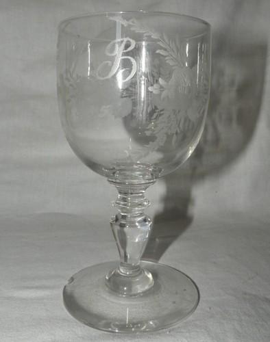 Verre pied ancien - à,