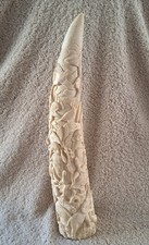 ? Décoration défense en résine gravée d'animaux