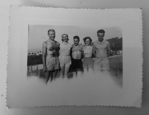 Trois hommes torse - trois, en