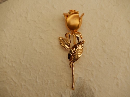 Broche rose couleur or - broche,