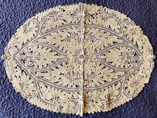 Napperon ovale ancien en