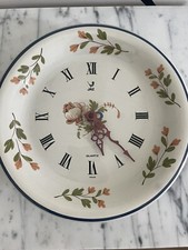 Horloge murale vintage en faïence décor fleurs – chiffres romains – quartz 