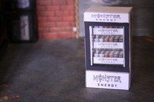 diorama élément frigo Monster Energy   1/18 9 x 5 x 4.4 cm  garage The car