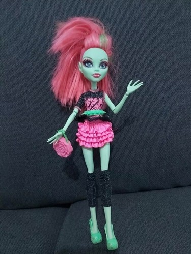 Poupee monster high venus - high,