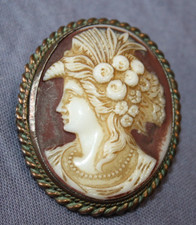 Grande Broche Camée en Verre