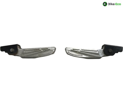 Repose pieds arriere droit - , et