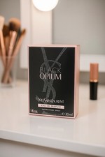 Yves Saint Laurent – Black