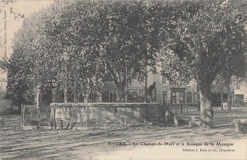 Nyons champ mars et - le,