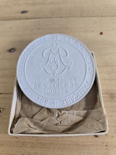 Medaille porcelaine ecole - en,