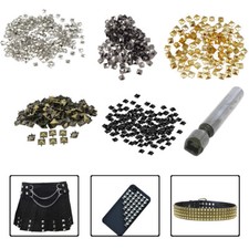 Clous Pyramide Avec Main Outil