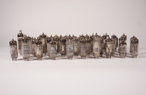 Lot radios à - 50, tubes