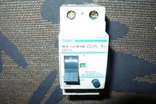 INTERRUPTEUR DIFFERENTIEL 40A 30mA. TYPE AC HAGER  INTER. DIFF. 40AMPERES