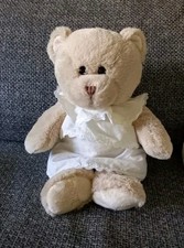 E7 Peluche doudou ours beige robe blanche Chloé Marionnaud