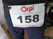 Accroche porte dossard pour