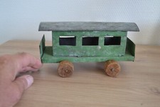Wagon ou roulotte en zinc Jouet ancien, Fabrication artisanale, Art Populaire ?