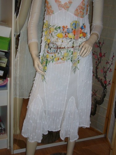 Save the queen robe cache - :,