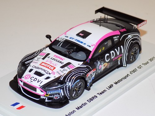 Spark aston martin dbr9 - 1/43,