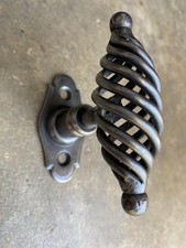 Ancienne poignée de fenetre et sa platine, en métal