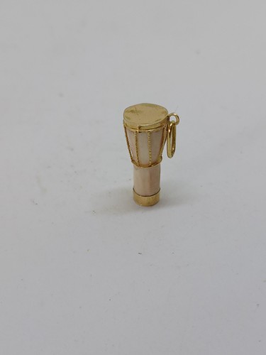 Mignon petit pendentif tamtam