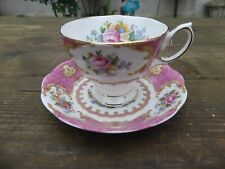Tasse à Thé Royal Albert lady Carlyle vintage très bon état 7cm haut 9cm diam.