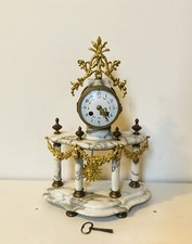 Pendule portique en marbre et