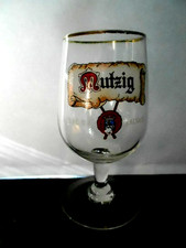 Verre à bière à pied de