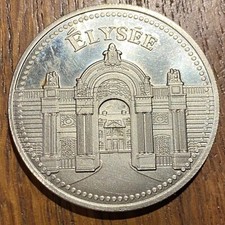 MEDAILLE PRESIDENTS DE LA Ve RÉPUBLIQUE (1110)