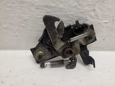 Système attache capot moteur