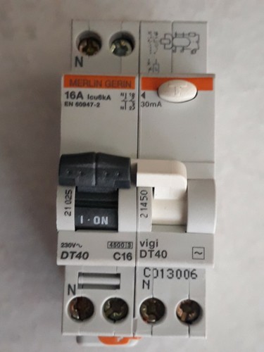 Disjoncteur merlin gérin dt40 - disjoncteur,