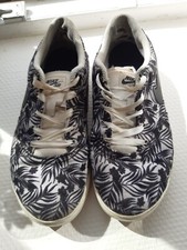 Baskets, noir et blanc à motif palmier/fleur, taille 34, lacets en satin