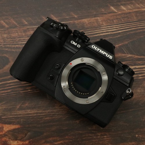 Olympus mark ii - ii, noir