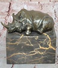 Sculpture En Bronze Rhinocéros Avec Corne Signée Originale Style Art Déco Offre