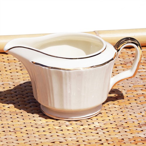 Petit crémier pot à lait - /,