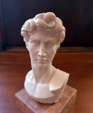 Buste David de Michel-Ange – Reproduction muséale en résine sur socle marbre