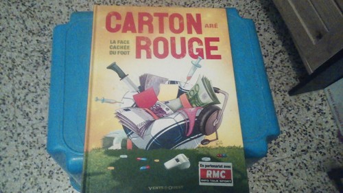 Carton rouge face - face, cachée