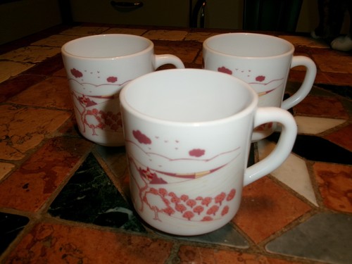 Lot mugs ancien arcopal - de,