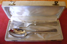Ecrin  cuillere fourchette METAL ARGENTE vers 1950- couvert enfant bébé