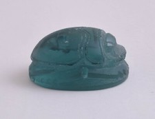 Scarabée égyptien en verre
