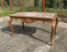 Table basse en bon état avec