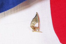 Pendentif planche à voile en