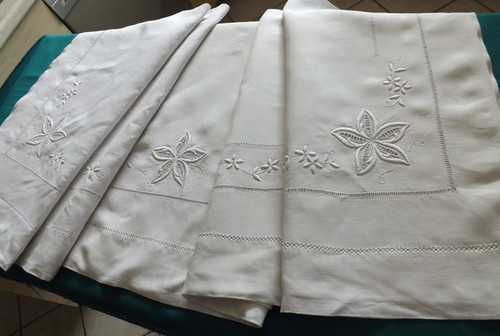 Drap brodé fil de lin - en,