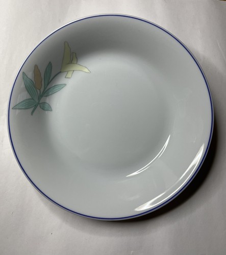 Une assiette creuse - une,