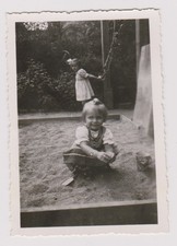 photo ancienne ?️ enfants bac à sable anneaux années 1950