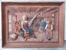 Sculpture bois sur tableau en relief signé A. Mariot Scène de vie,  Cheminée.